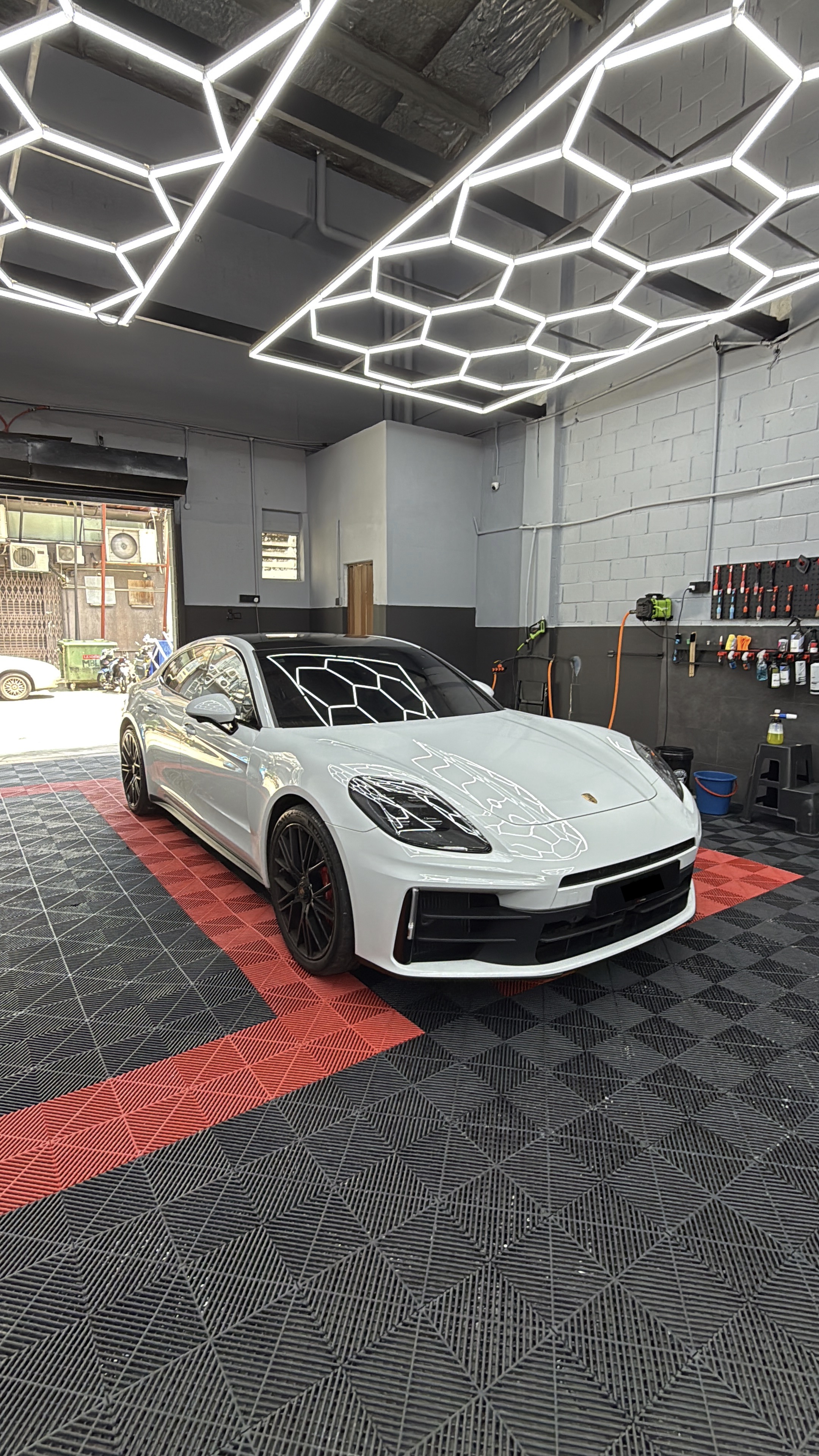 BBT Auto Detailers work